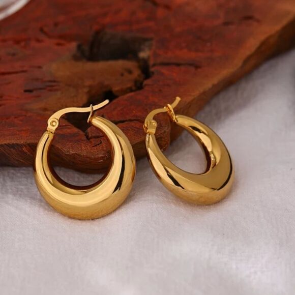 #19 Chunky Gold Hoops - Picture 1 of 5